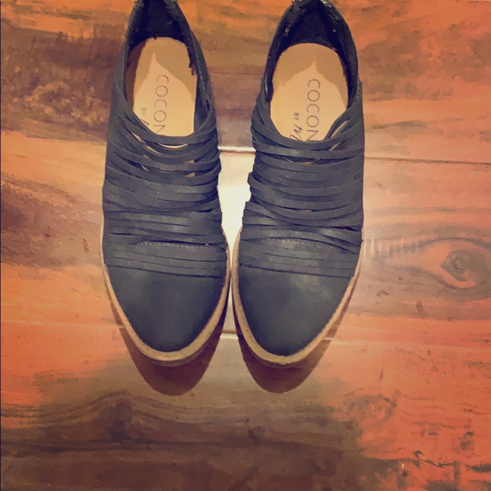 Gray Coconuts by Matisse shoes